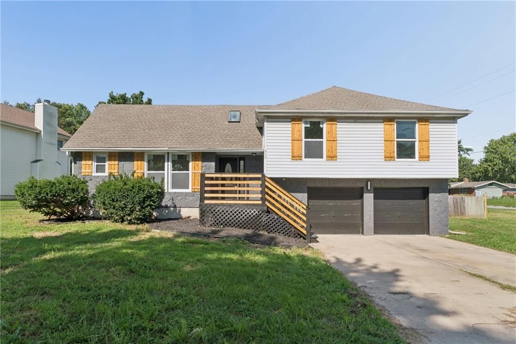 913 NW 37th Street, Blue Springs, MO: listing photo 3