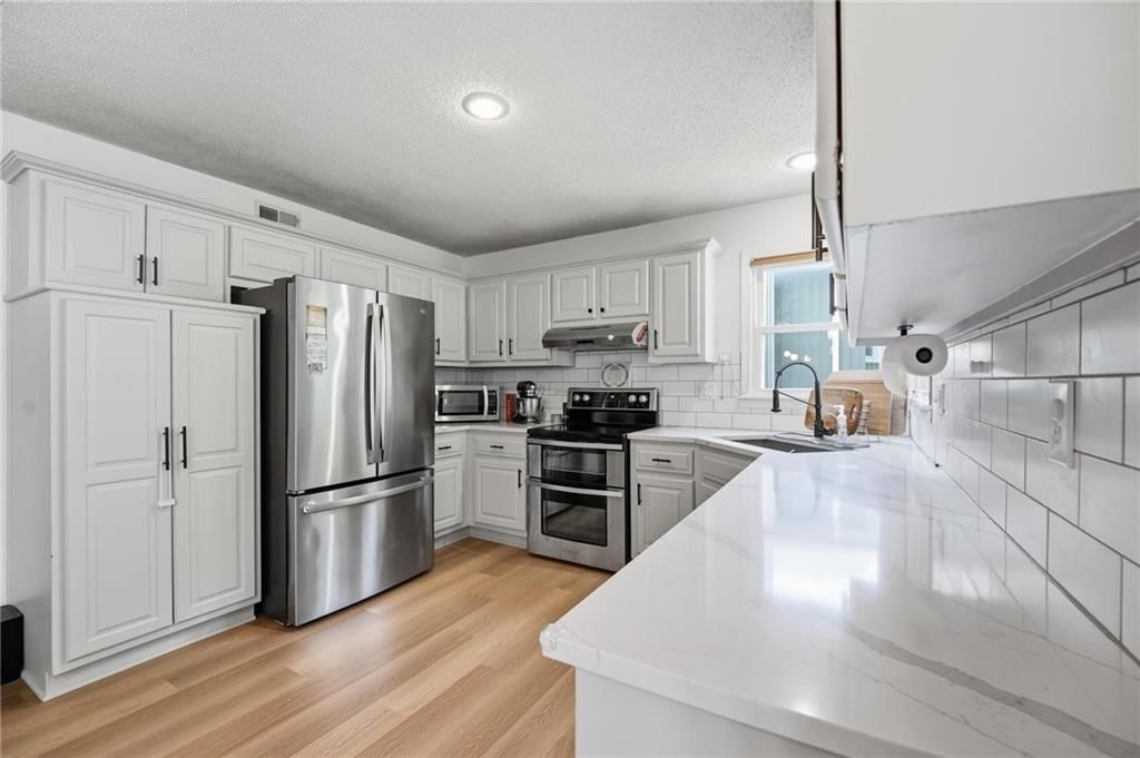 1004 N Keeler Street — photo 8