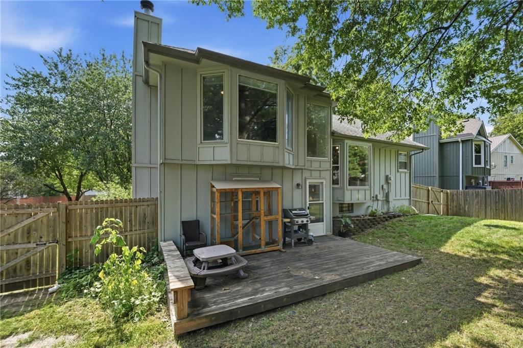 1004 N Keeler Street — photo 23