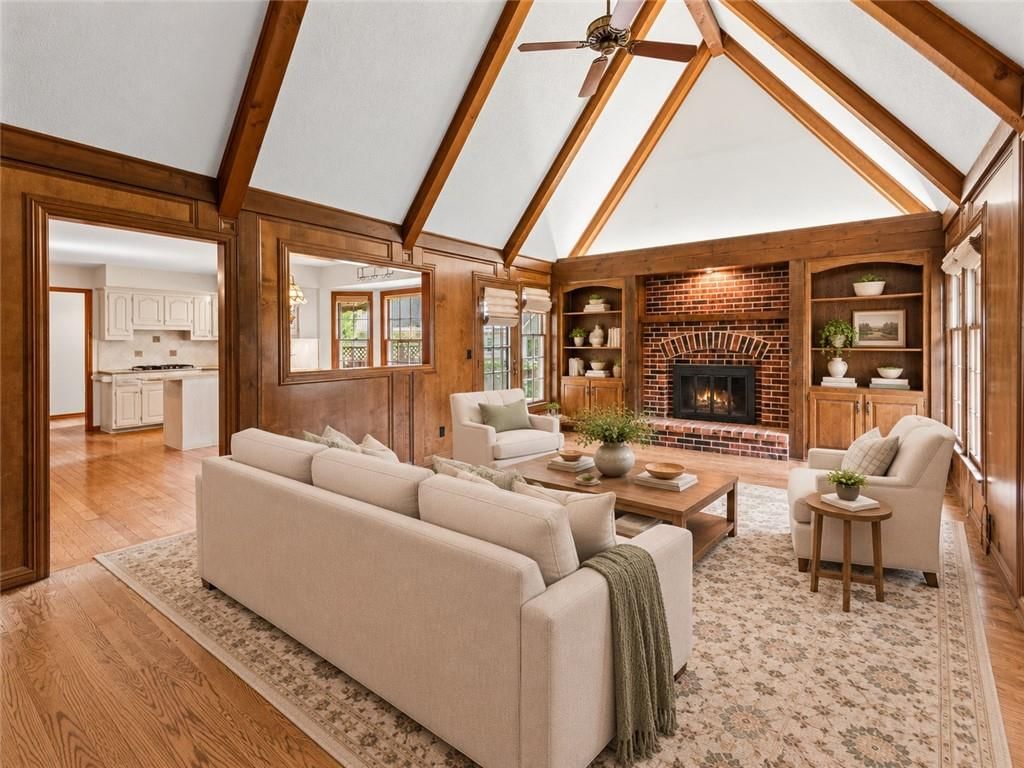 Photo 17 of 45 - 4965 Somerset Drive, Prairie Village, KS 66207