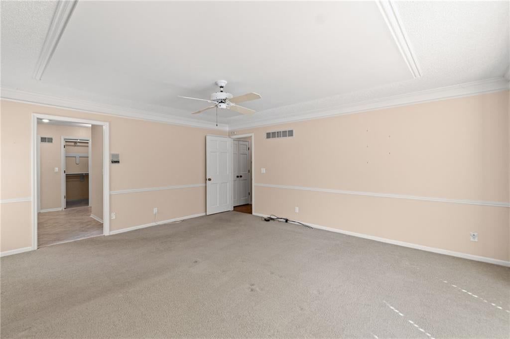Photo 24 of 45 - 4965 Somerset Drive, Prairie Village, KS 66207