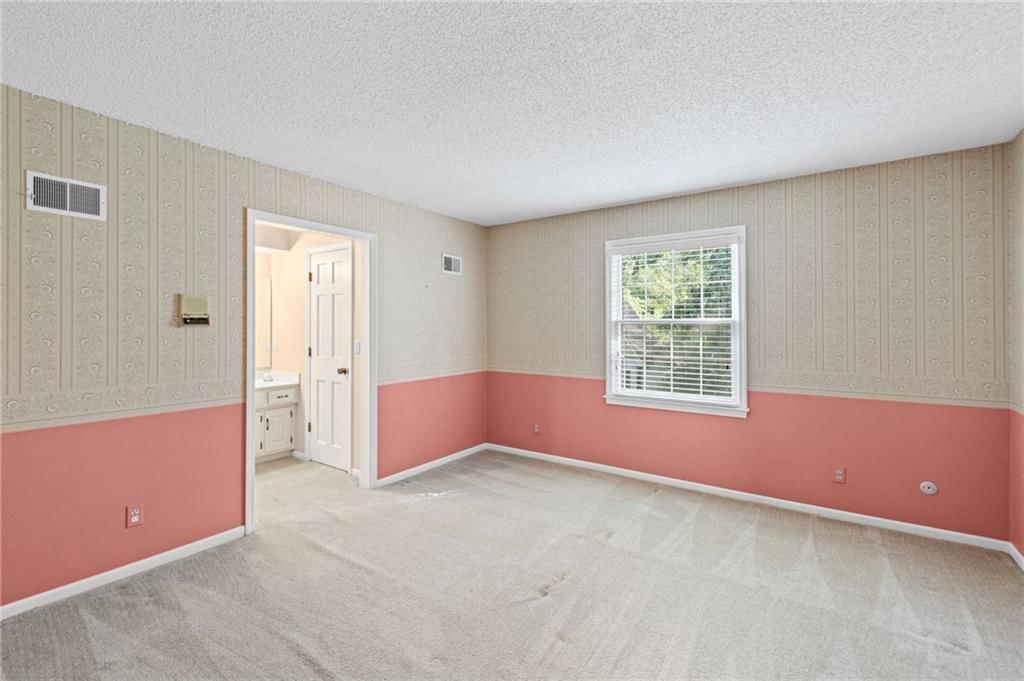 Photo 27 of 45 - 4965 Somerset Drive, Prairie Village, KS 66207