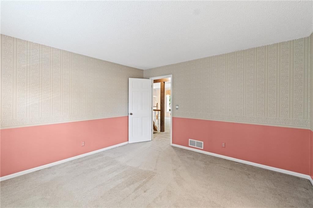Photo 28 of 45 - 4965 Somerset Drive, Prairie Village, KS 66207