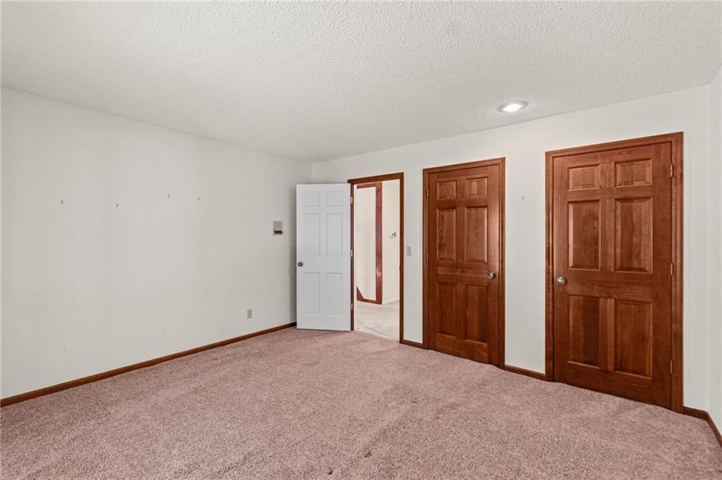 Photo 34 of 45 - 4965 Somerset Drive, Prairie Village, KS 66207