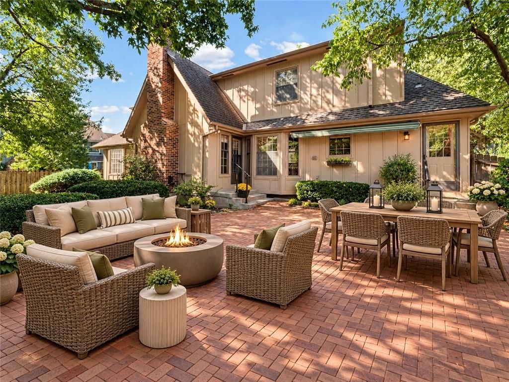 Photo 39 of 45 - 4965 Somerset Drive, Prairie Village, KS 66207