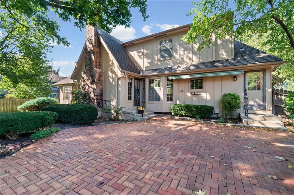 Photo 40 of 45 - 4965 Somerset Drive, Prairie Village, KS 66207