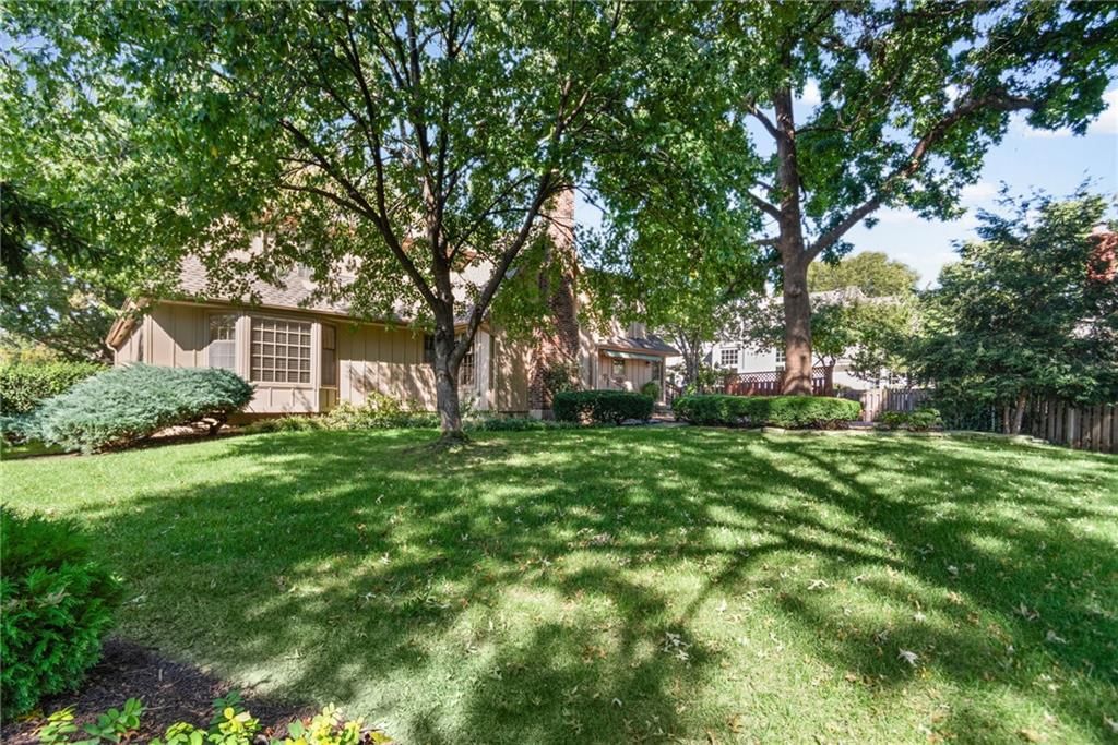 Photo 42 of 45 - 4965 Somerset Drive, Prairie Village, KS 66207