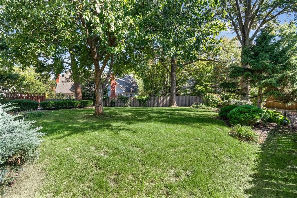 Photo 43 of 45 - 4965 Somerset Drive, Prairie Village, KS 66207
