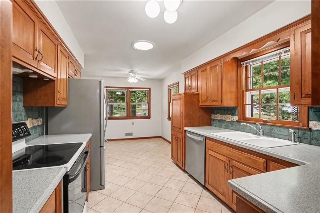 5716 W 97th Terrace — photo 9