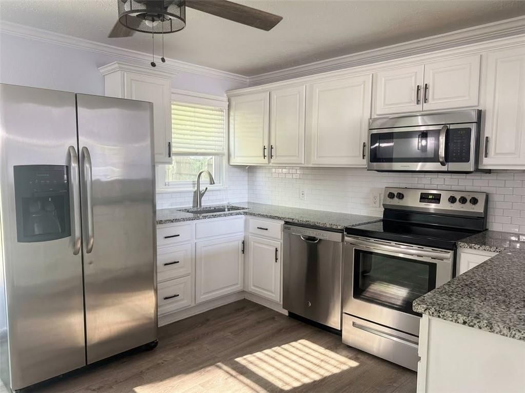 Photo 4 of 13, 7501 Conser Street, Overland Park, KS 66204