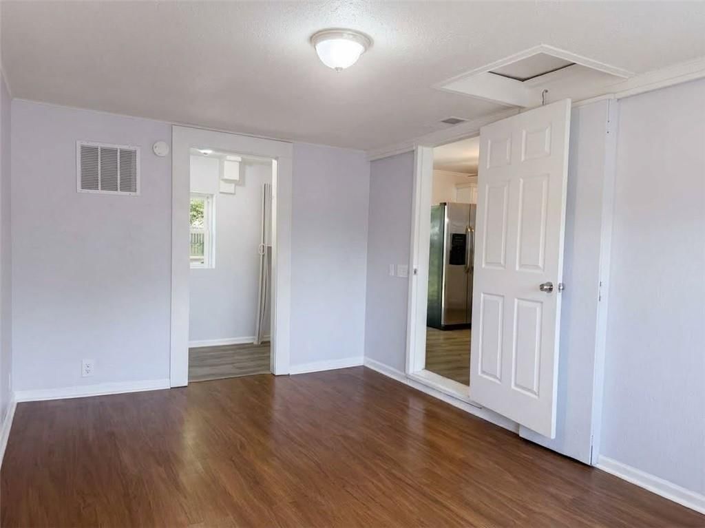 Photo 6 of 13 - 7501 Conser Street, Overland Park, KS 66204