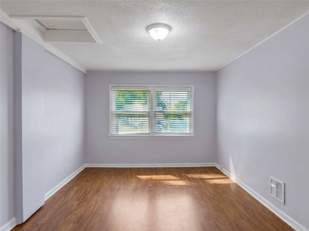 Photo 7 of 13 - 7501 Conser Street, Overland Park, KS 66204
