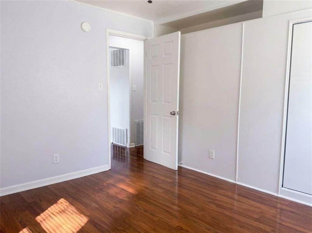 Photo 10 of 13 - 7501 Conser Street, Overland Park, KS 66204