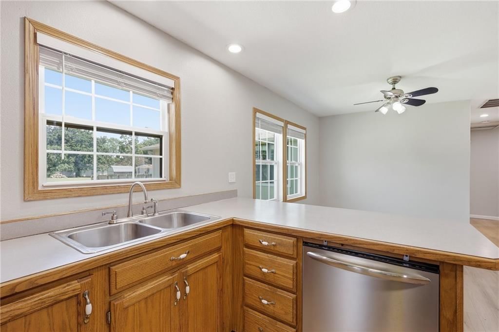 204 N Burnett Street — photo 11