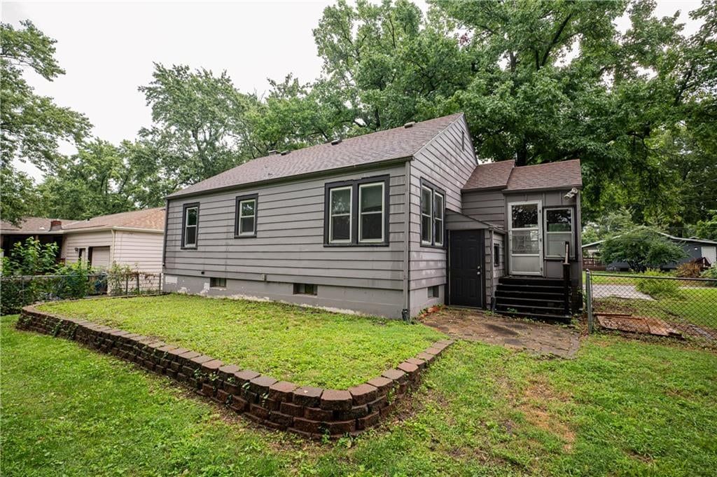 4500 Fisher Street — photo 16