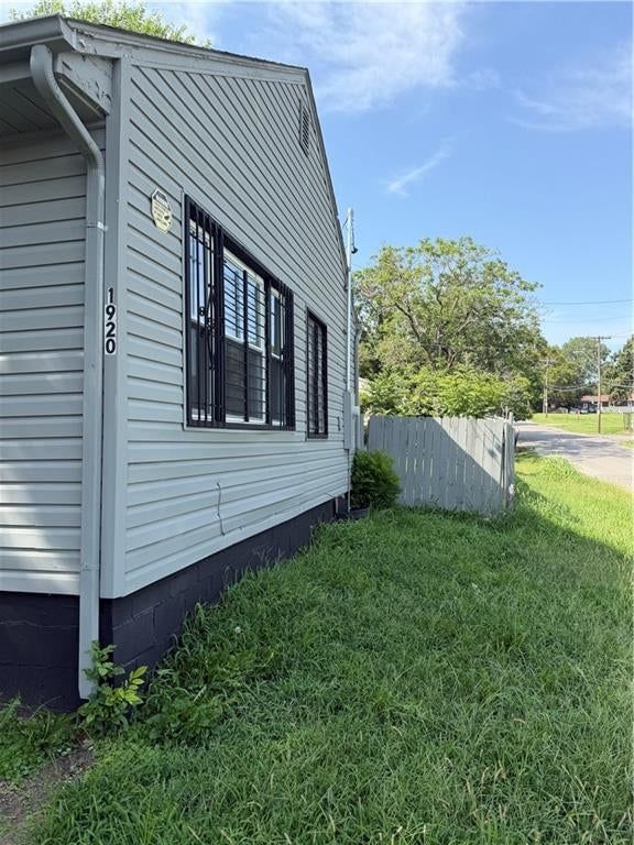 Photo 3 of 16 - 1920 E 84TH Terrace, Kansas City, MO 64132