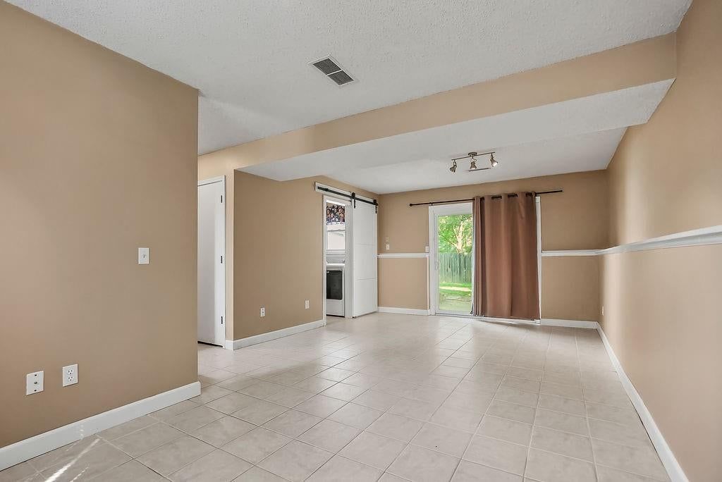 740 E Valerie Lane — photo 12