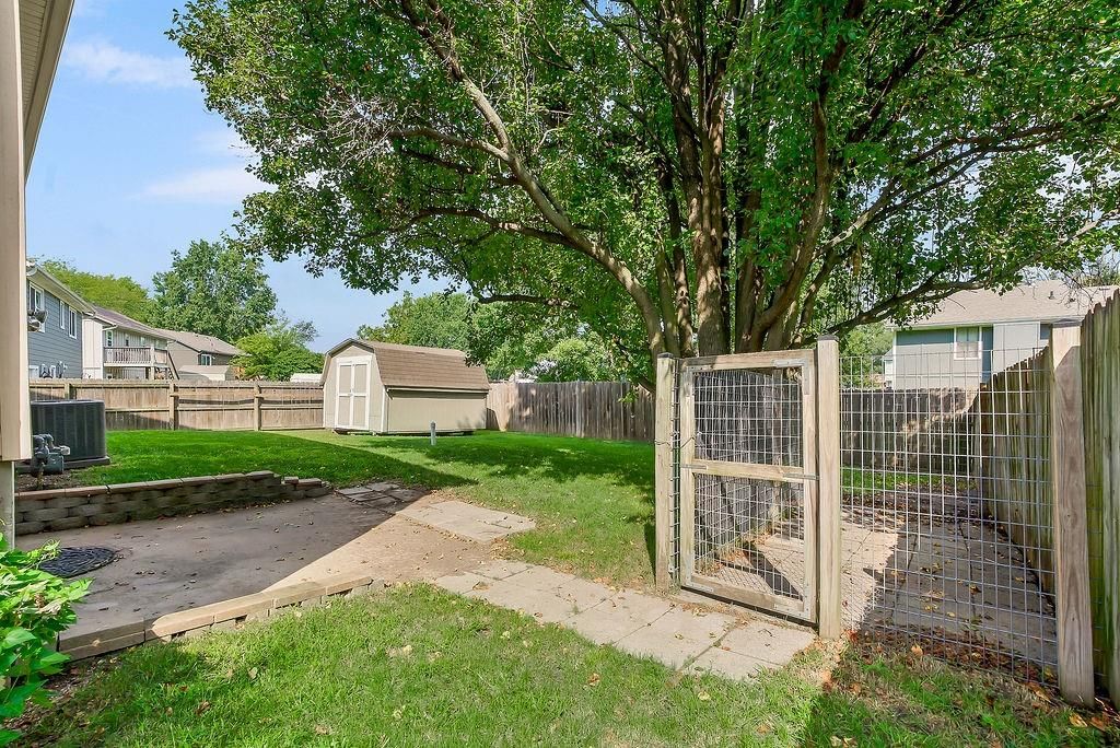 740 E Valerie Lane — photo 16