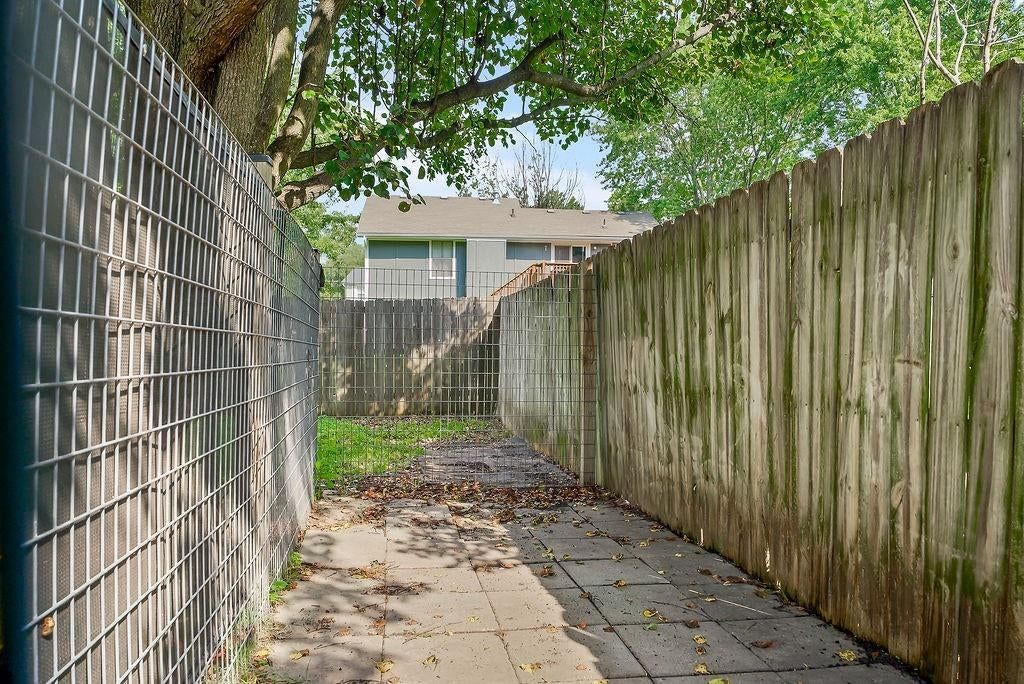 740 E Valerie Lane — photo 17