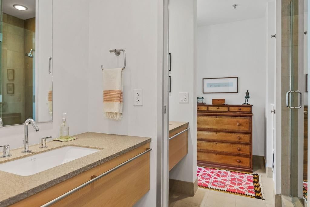 4646 Broadway Boulevard — photo 24