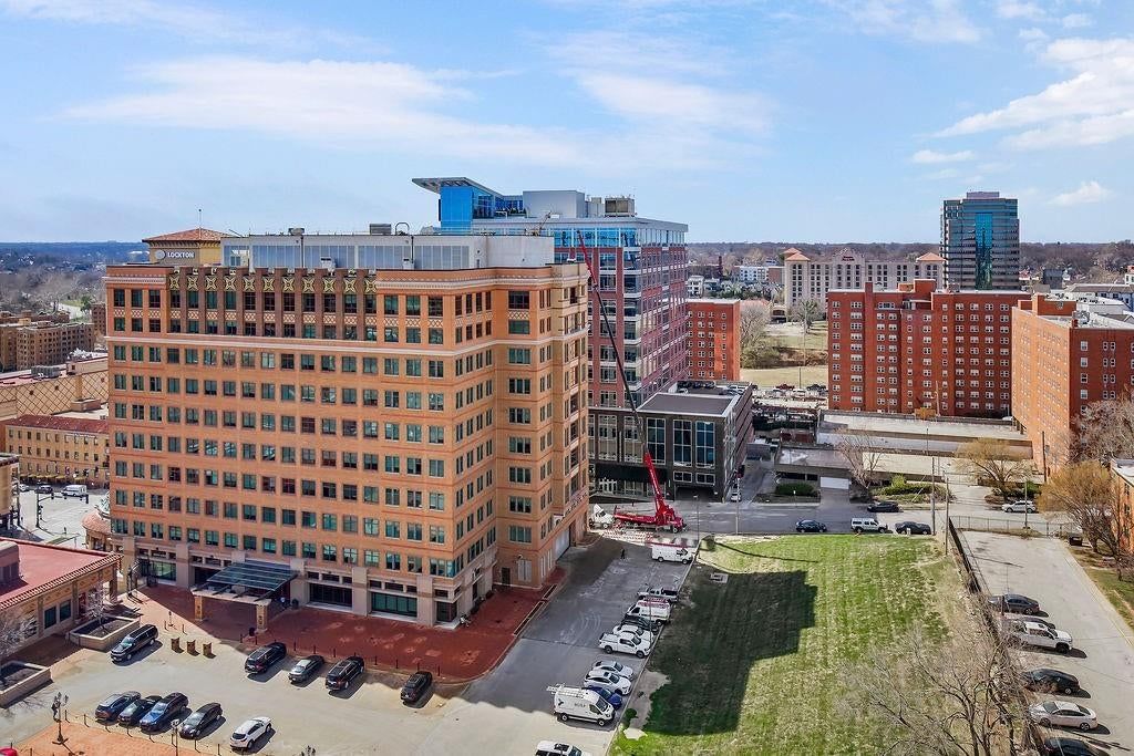 4646 Broadway Boulevard — photo 34