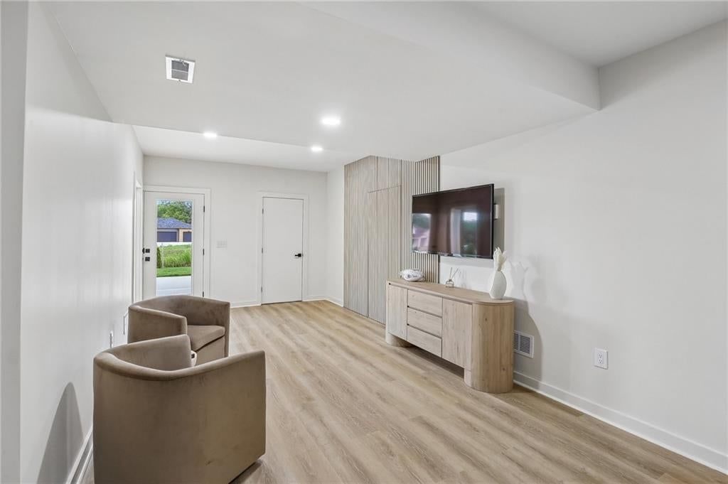 8718 N Farley Avenue — photo 40