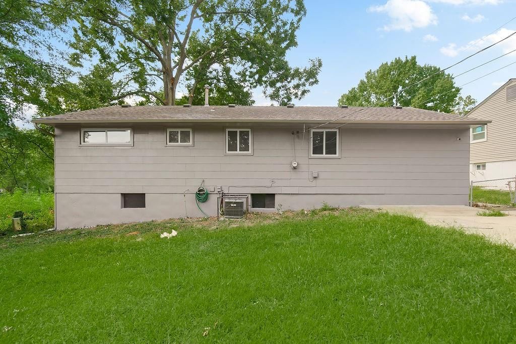 7304 E 85th Terrace — photo 26