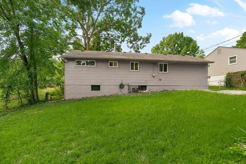 7304 E 85th Terrace — photo 27