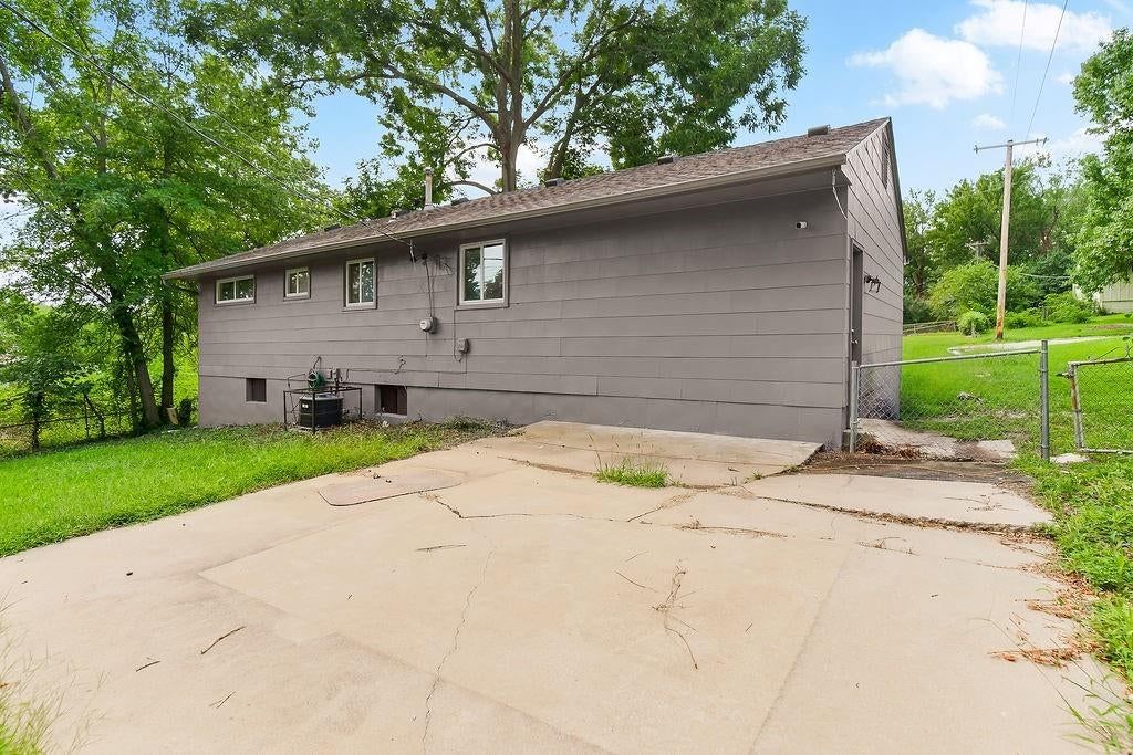 7304 E 85th Terrace — photo 28