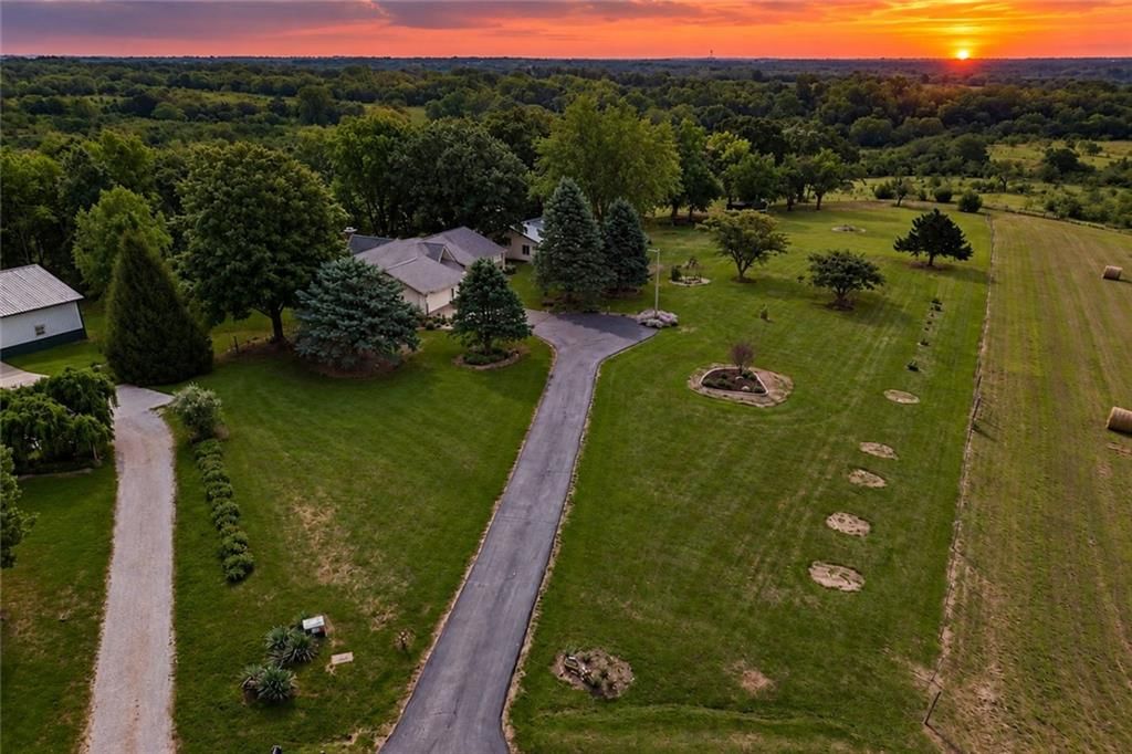 24825 Countryview Drive, Kearney, MO: listing photo 2