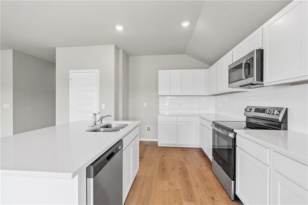 705 SW 6th Terrace, Oak Grove, MO: listing photo 2