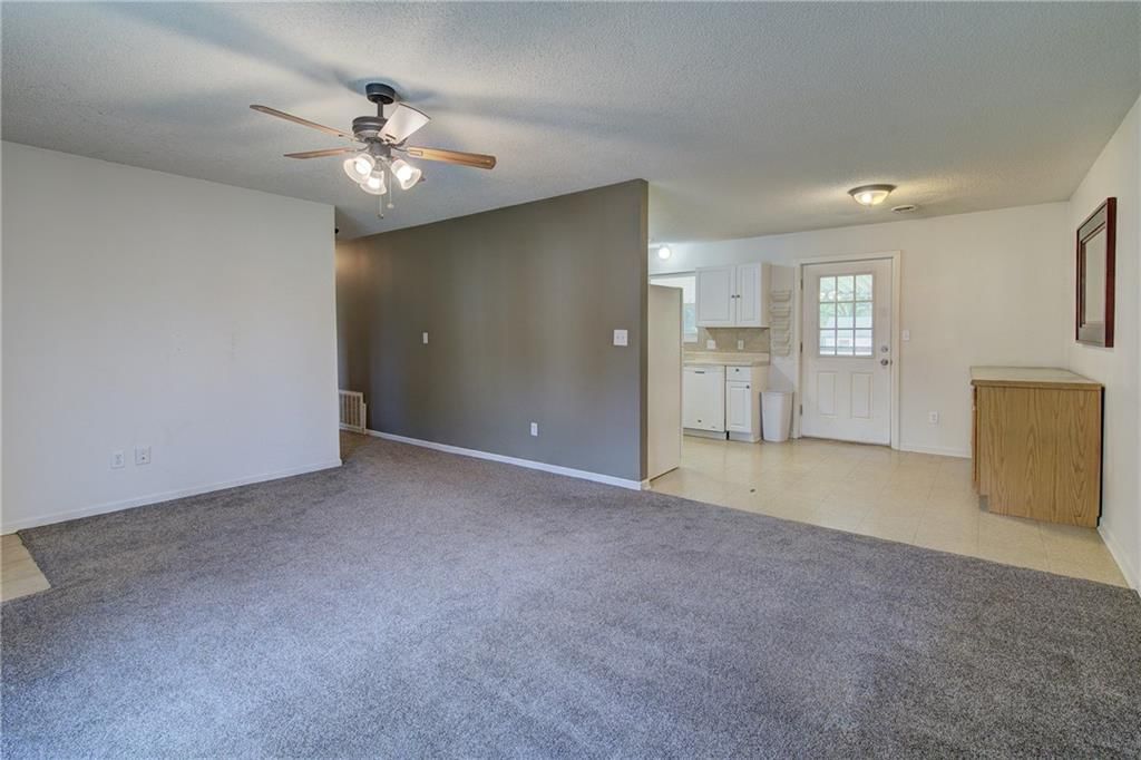 2401 58th Terrace — photo 2