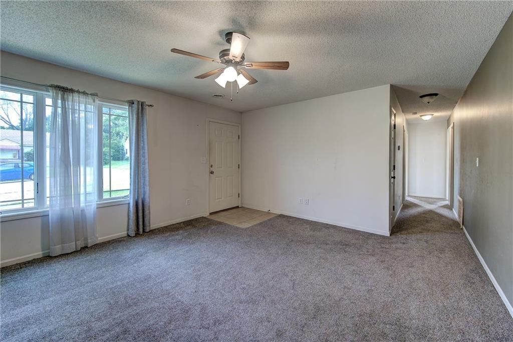 2401 58th Terrace — photo 3