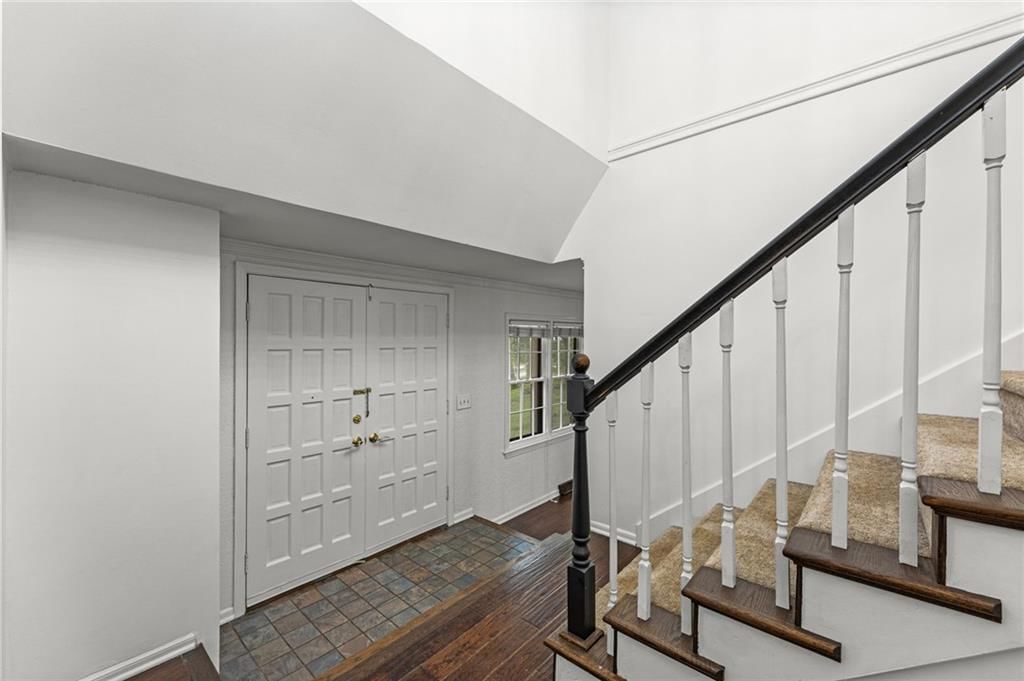 16042 Meadow Lane — photo 3