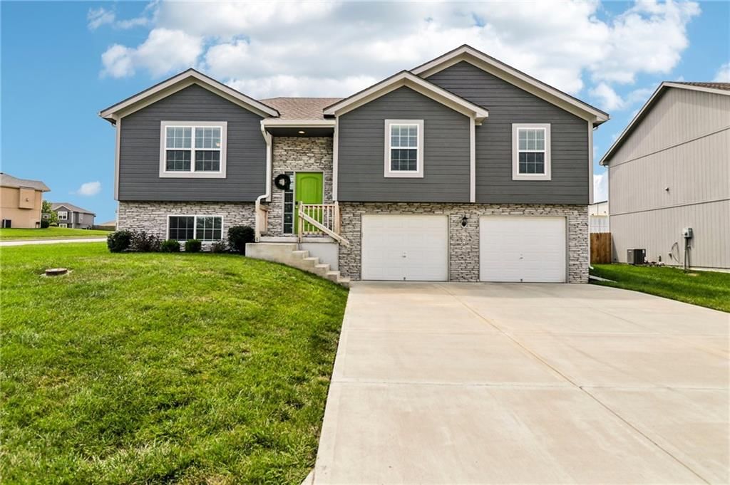 1701 NW Hilltop Court — photo 1