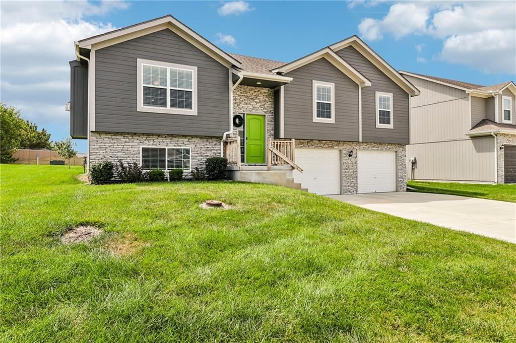 1701 NW Hilltop Court — photo 2