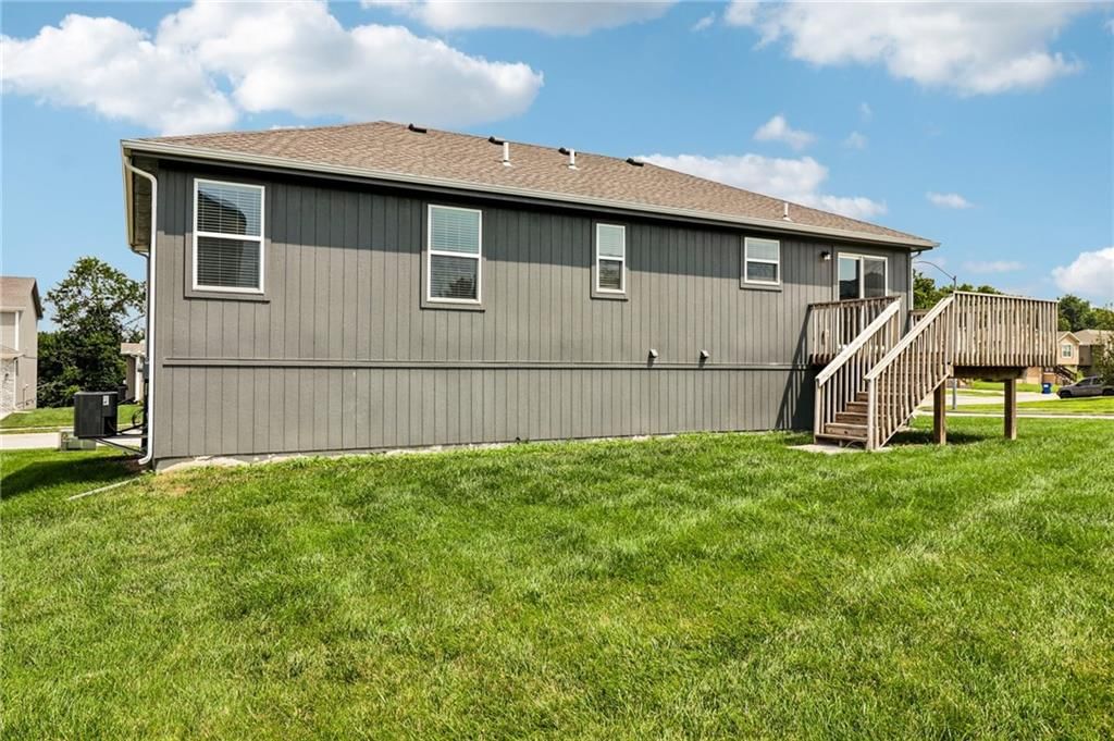 1701 NW Hilltop Court — photo 30
