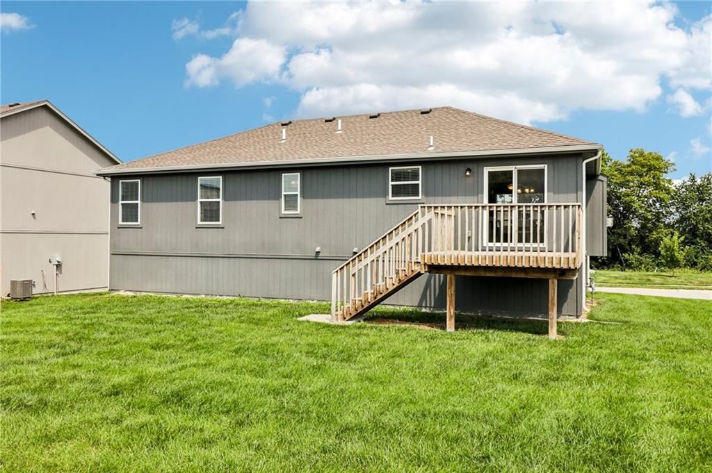 1701 NW Hilltop Court — photo 32