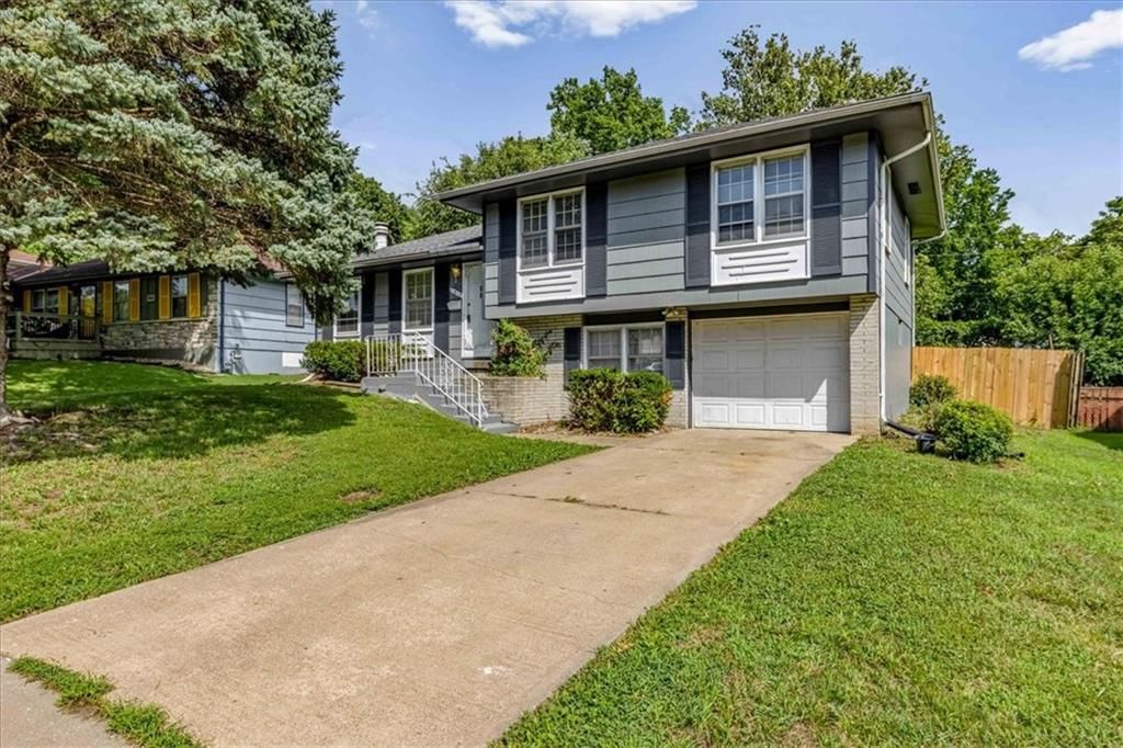 11815 S Beacon Avenue — photo 1