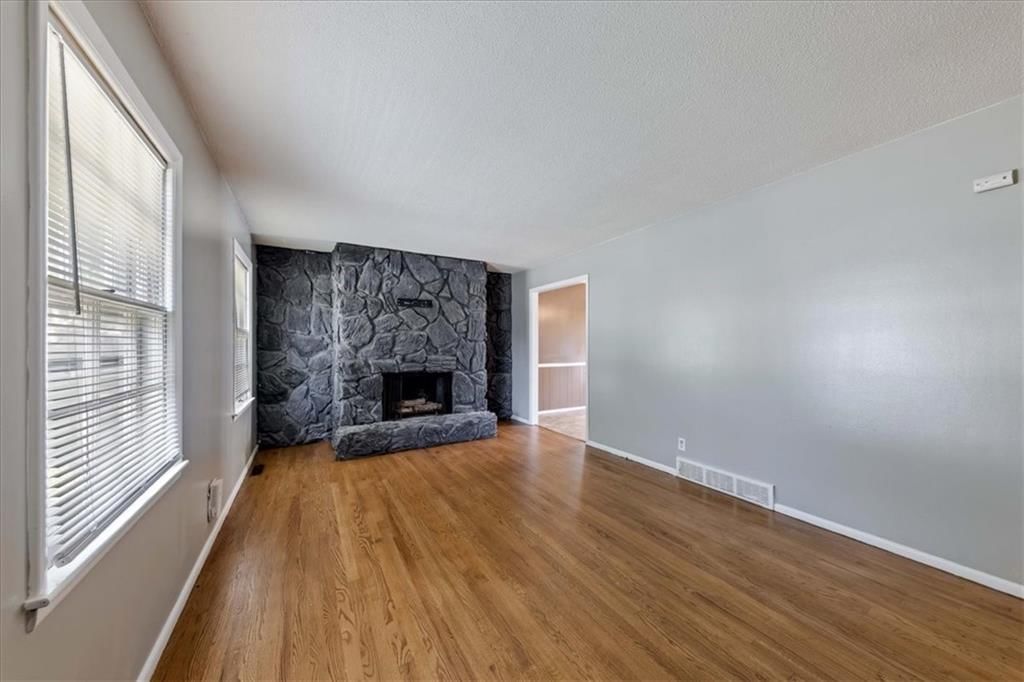 11815 S Beacon Avenue — photo 4
