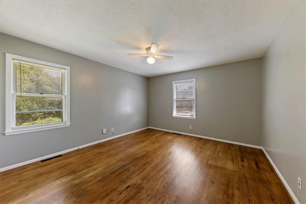 11815 S Beacon Avenue — photo 16