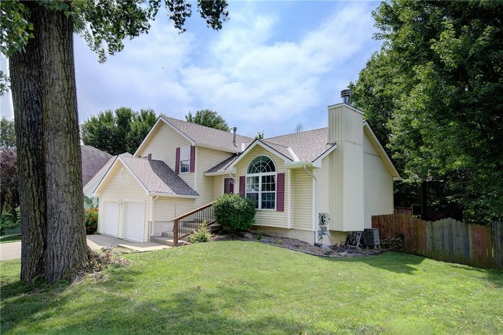 8706 N Carson Avenue — photo 2