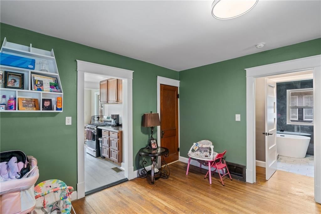 2215 Elizabeth Avenue — photo 7