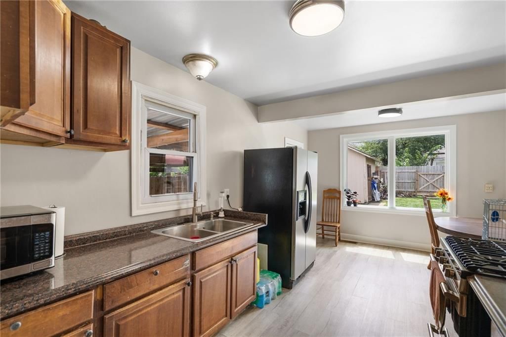 2215 Elizabeth Avenue — photo 10