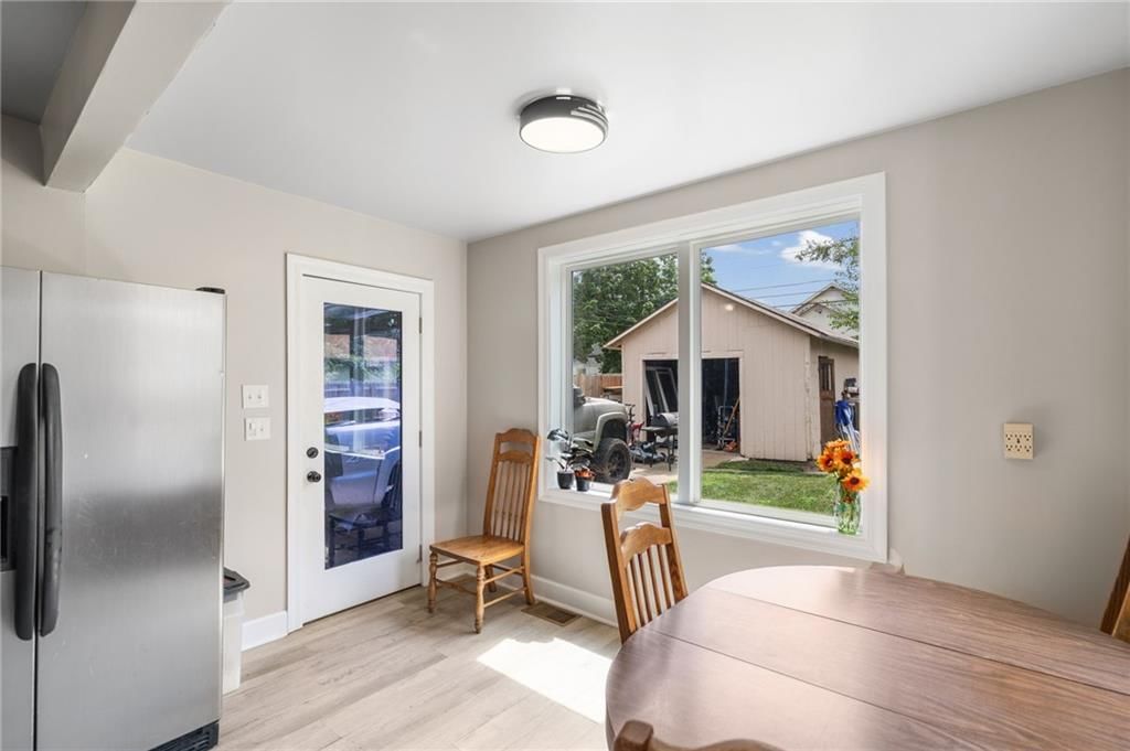 2215 Elizabeth Avenue — photo 12