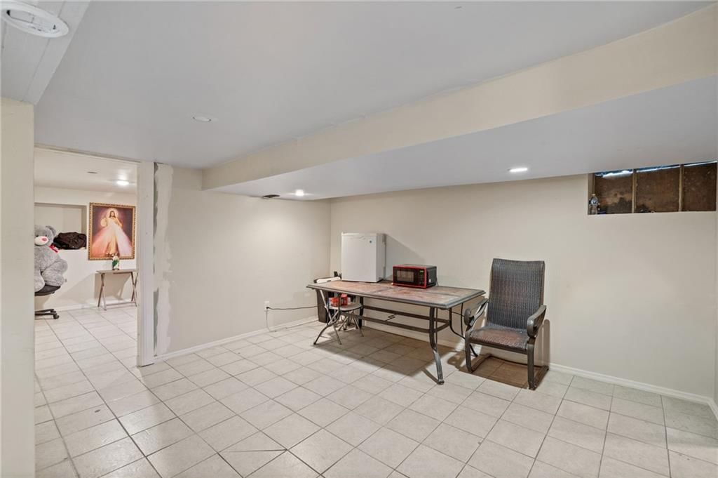 2215 Elizabeth Avenue — photo 24