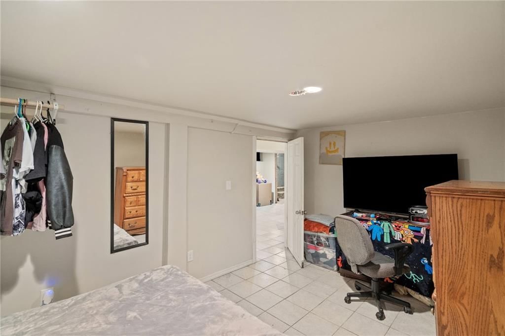 2215 Elizabeth Avenue — photo 31
