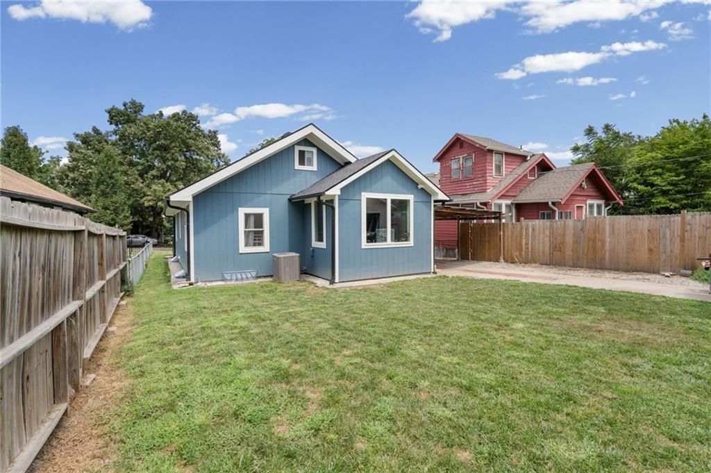 2215 Elizabeth Avenue — photo 33