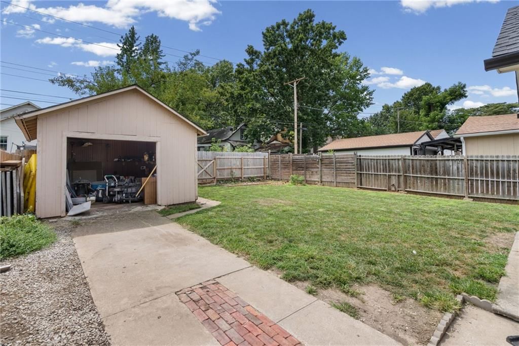 2215 Elizabeth Avenue — photo 36