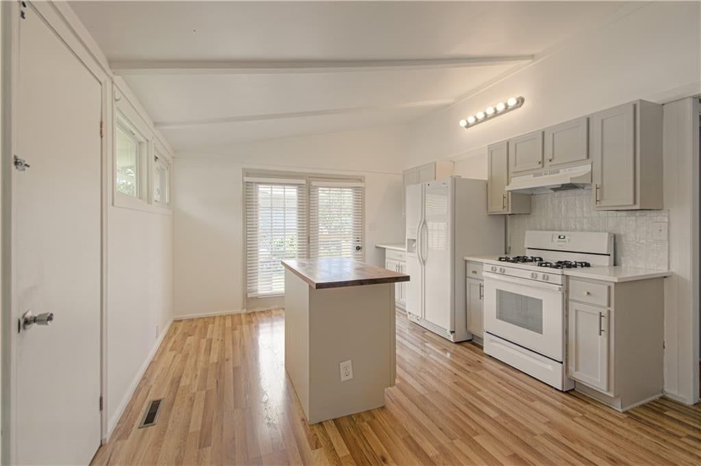 6904 NW Belvidere Parkway — photo 8